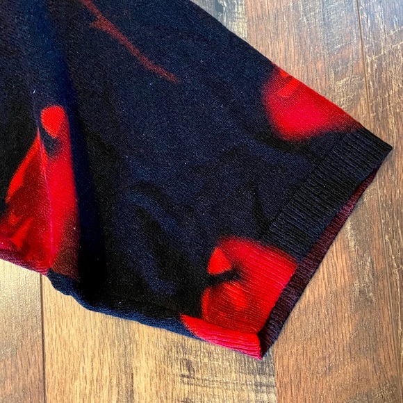 Black Short Sleeve Sweater with Roses - Picture 7 of 7